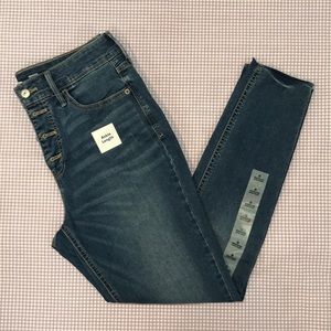 NWT Old Navy Rockstar Skinny Jeans